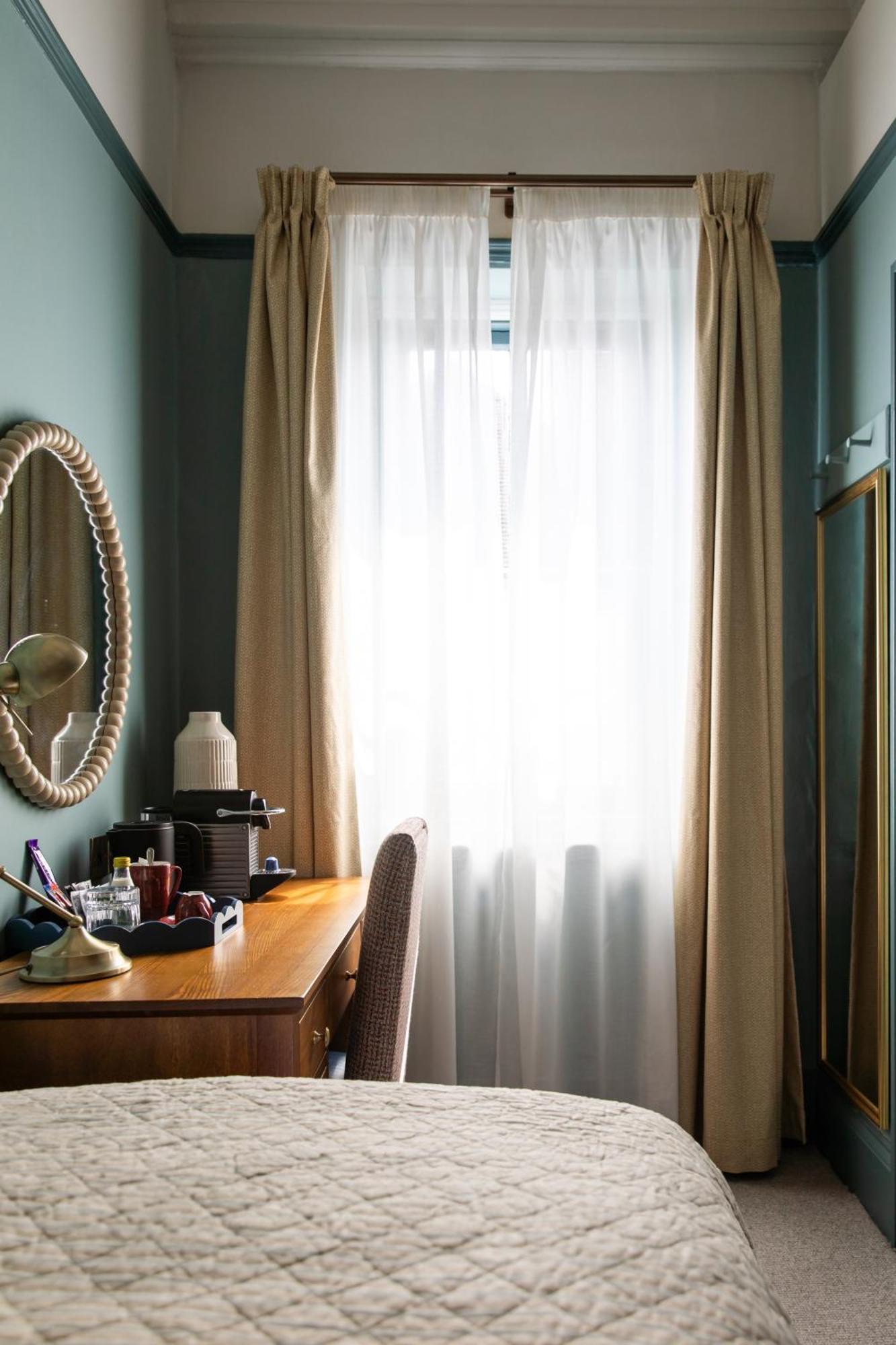 Red Lion Hotel Радлет Екстериор снимка